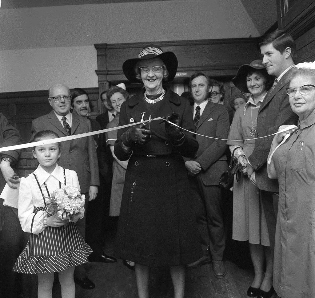 Mrs Levy opens hospital extension